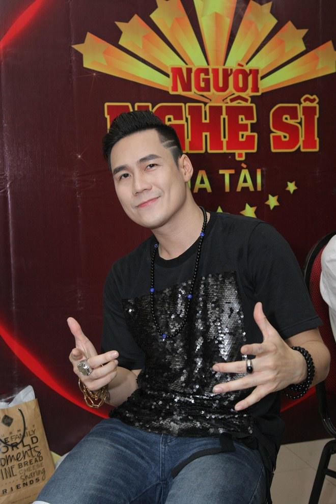 Việt Hương amp;#34;toát mồ hôi hộtamp;#34; vì cả đám trẻ phục sẵn, bủa vây ngay cổng trường quay - 12