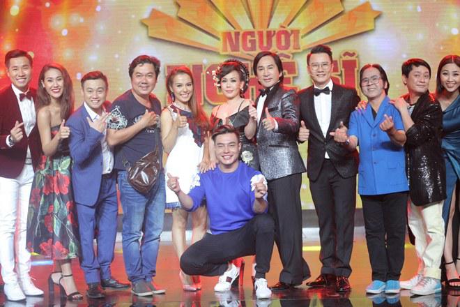 Việt Hương amp;#34;toát mồ hôi hộtamp;#34; vì cả đám trẻ phục sẵn, bủa vây ngay cổng trường quay - 18