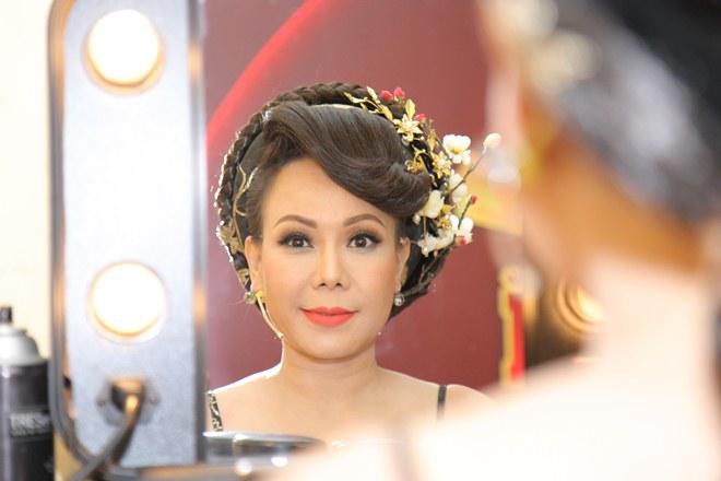 Việt Hương amp;#34;toát mồ hôi hộtamp;#34; vì cả đám trẻ phục sẵn, bủa vây ngay cổng trường quay - 7