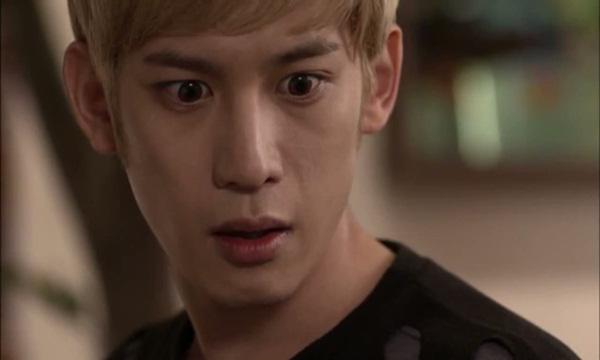 Hí hửng vì có bạn gái xinh như hotgirl, anh chàng tái mặt khi khoe người yêu với bạn - 3