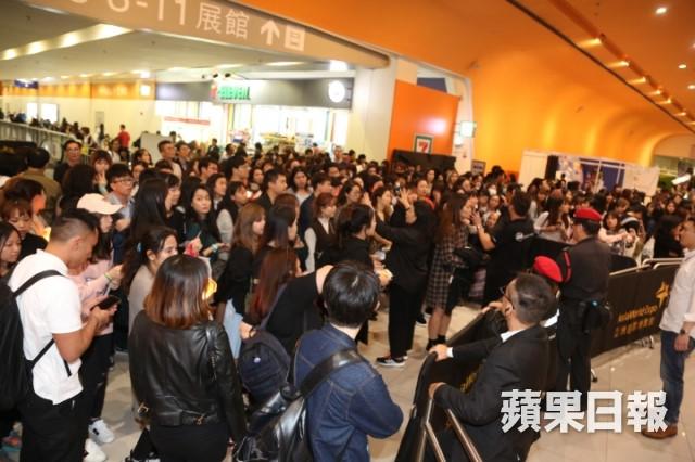 Có tin Song Hye Kyo bí mật đến MAMA nhưng Song Joong Ki lại một mình đi thảm đỏ - 14