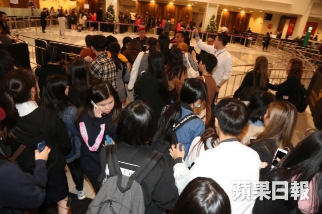 Có tin Song Hye Kyo bí mật đến MAMA nhưng Song Joong Ki lại một mình đi thảm đỏ - 15