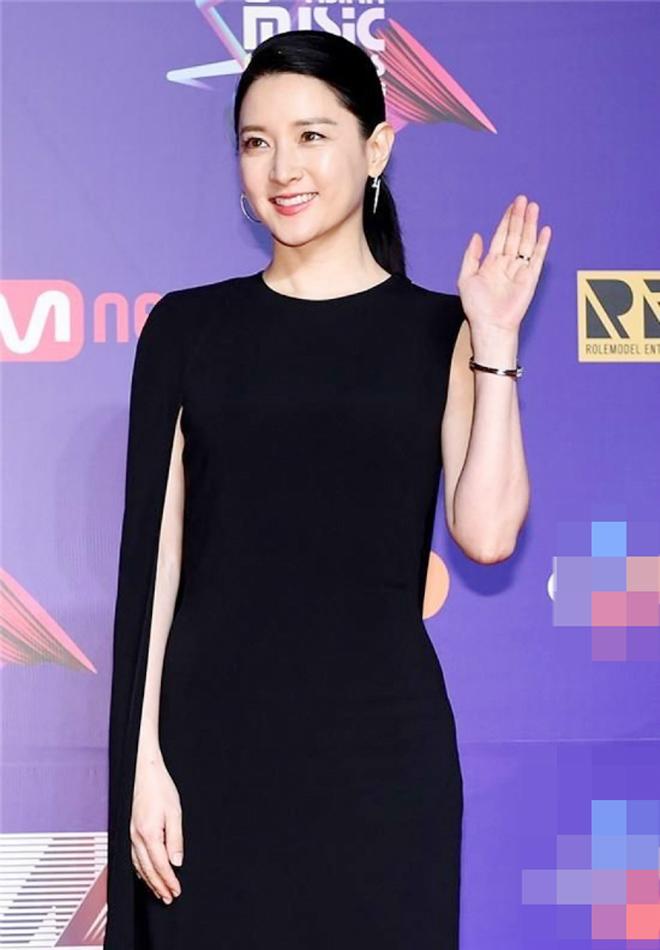 Có tin Song Hye Kyo bí mật đến MAMA nhưng Song Joong Ki lại một mình đi thảm đỏ - 7