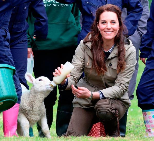 Đây chính là món đồ bình dân khiến Công nương Kate Middleton amp;#34;mê đắmamp;#34; trong suốt 13 năm. - 3