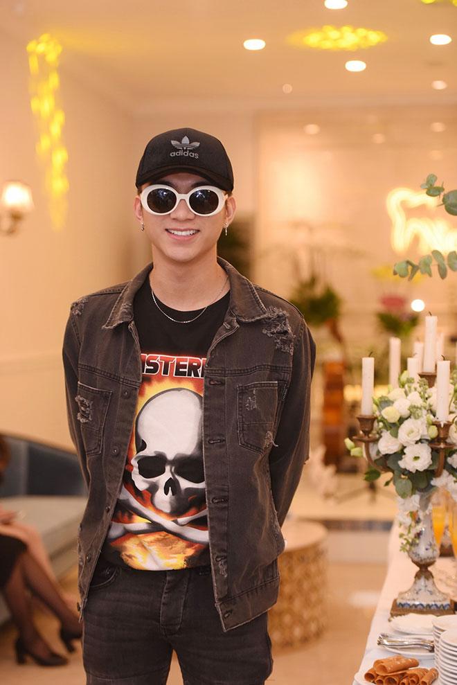 Hồ Ngọc Hà “trốn” Kim Lý hội ngộ dàn sao khủng tại Hà Nội - 16