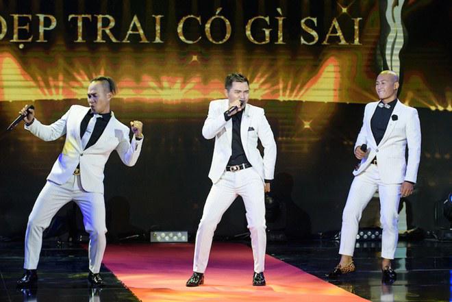 Miu Lê ngồi chồm hỗm trên ghế hát amp;#39;đá xoáyamp;#39; Dương Cầm sau cuộc amp;#39;khẩu chiếnamp;#39; - 16