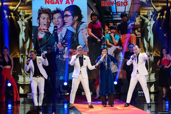 Miu Lê ngồi chồm hỗm trên ghế hát amp;#39;đá xoáyamp;#39; Dương Cầm sau cuộc amp;#39;khẩu chiếnamp;#39; - 17