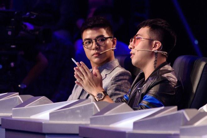 Miu Lê ngồi chồm hỗm trên ghế hát amp;#39;đá xoáyamp;#39; Dương Cầm sau cuộc amp;#39;khẩu chiếnamp;#39; - 20