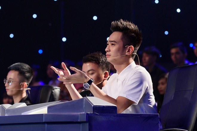 Miu Lê ngồi chồm hỗm trên ghế hát amp;#39;đá xoáyamp;#39; Dương Cầm sau cuộc amp;#39;khẩu chiếnamp;#39; - 6