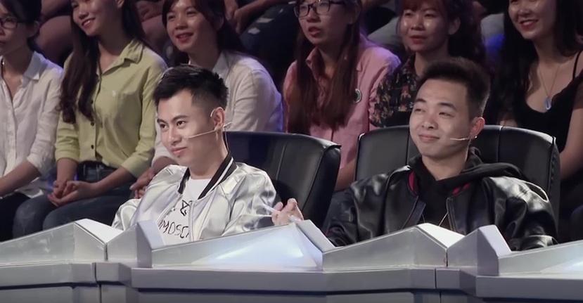 Miu Lê ngồi chồm hỗm trên ghế hát amp;#39;đá xoáyamp;#39; Dương Cầm sau cuộc amp;#39;khẩu chiếnamp;#39; - 3