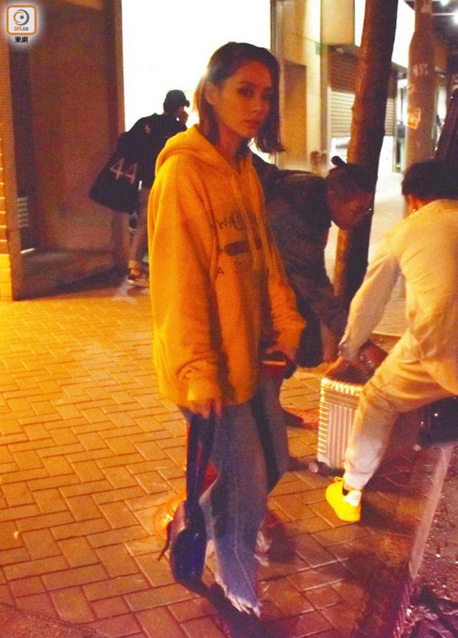 Sau 5 lần 7 lượt đau khổ vì tình, Chung Hân Đồng được bạn trai amp;#34;nâng như nâng trứngamp;#34; - 3