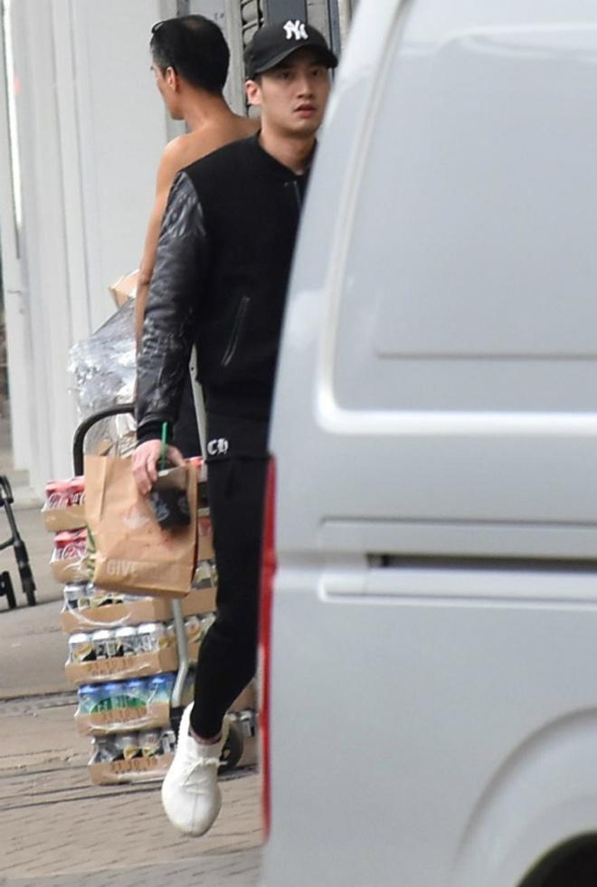 Sau 5 lần 7 lượt đau khổ vì tình, Chung Hân Đồng được bạn trai amp;#34;nâng như nâng trứngamp;#34; - 4