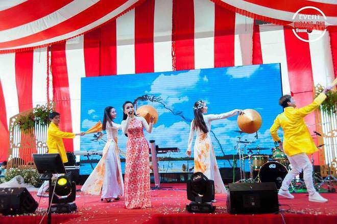 Cô dâu vàng đeo trĩu cổ tiết lộ gia thế và số vàng được trao trong ngày cưới - 3