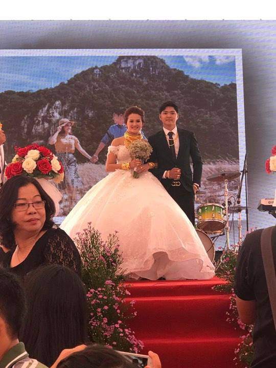 Cô dâu vàng đeo trĩu cổ tiết lộ gia thế và số vàng được trao trong ngày cưới - 5