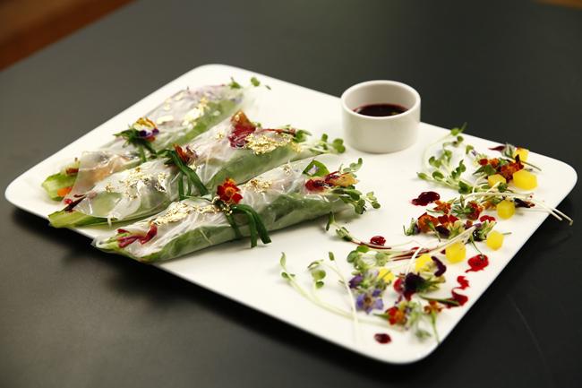 MasterChef VN: Lý Quý Khánh lộ rõ tính cách amp;#34;màu mè, diêm dúaamp;#34; - 5