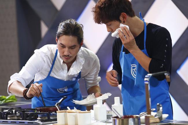 MasterChef VN: Lý Quý Khánh lộ rõ tính cách amp;#34;màu mè, diêm dúaamp;#34; - 3