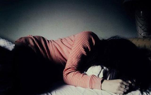 Đôi nam nữ uống thuốc sâu tự tử trong phòng trọ, 1 thai phụ tử vong - 1