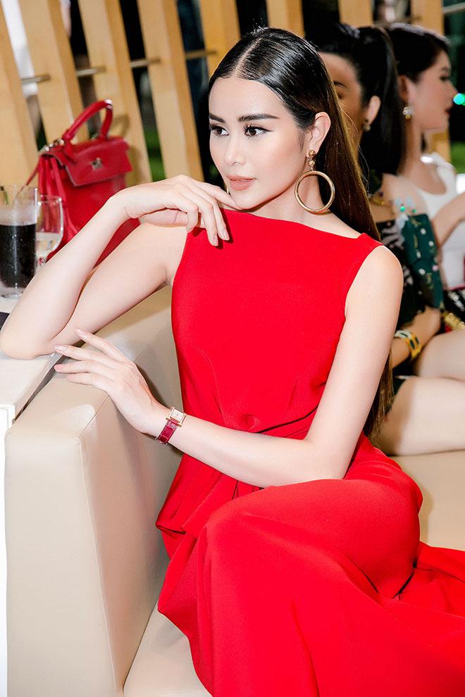 Sella Trương nổi bật với váy đỏ sau thời gian vắng bóng - 3