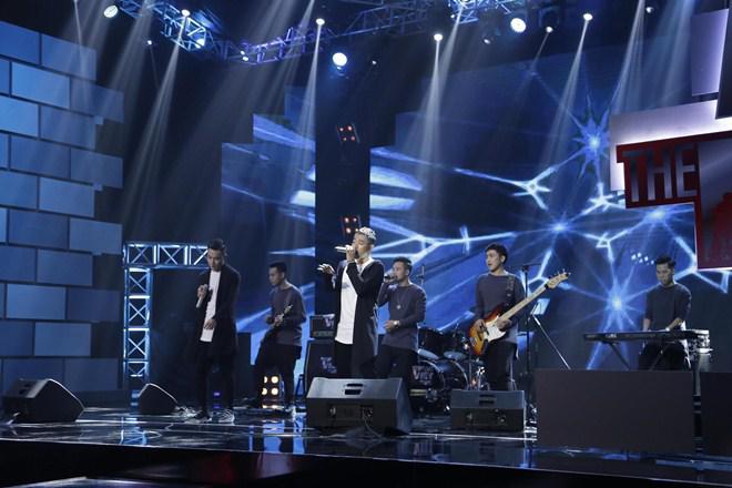 Xuân Bắc khiến Mỹ Linh amp;#39;khó chịuamp;#39; khi đứng chen giữa dàn trai đẹp - 2