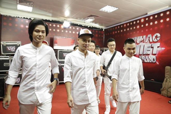 Xuân Bắc khiến Mỹ Linh amp;#39;khó chịuamp;#39; khi đứng chen giữa dàn trai đẹp - 15