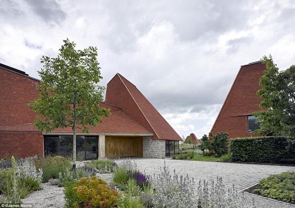 gianh giai kien truc cua nam, can biet thu van bi che ‘vua xau, vua lo’ - 1