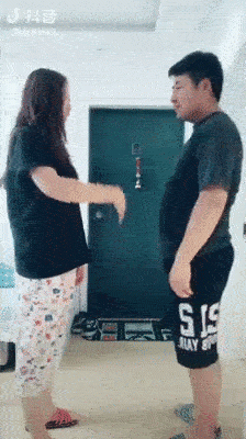 Thoát ế trong vòng một nốt nhạc nhờ trào lưu amp;#34;vòng tay ômamp;#34; dậy sóng MXH - 5