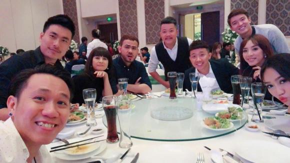 Trấn Thành cùng Kiều Minh Tuấn và Cát Phượng đến chúc mừng đám cưới Vinh Râu - 1