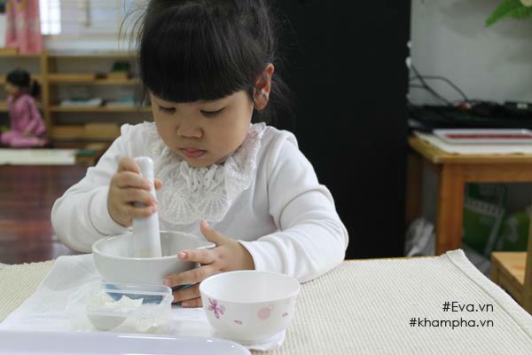 co giao montessori huong dan bo me cach day con o nha hieu qua nhat - 5