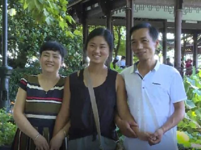 Quá nghèo khổ, cha mẹ bỏ con ngoài chợ mong con sống tốt hơn và cái kết 22 năm sau - 4