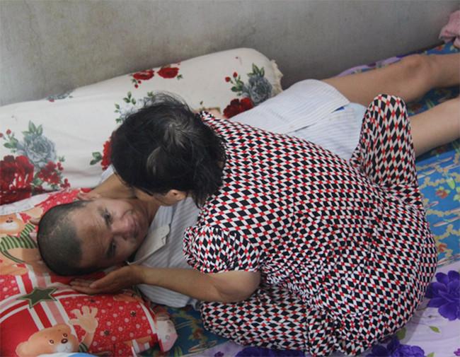 Chuyện tình muộn màng của người phụ nữ nên duyên vợ chồng từ cốc trà đá - 1