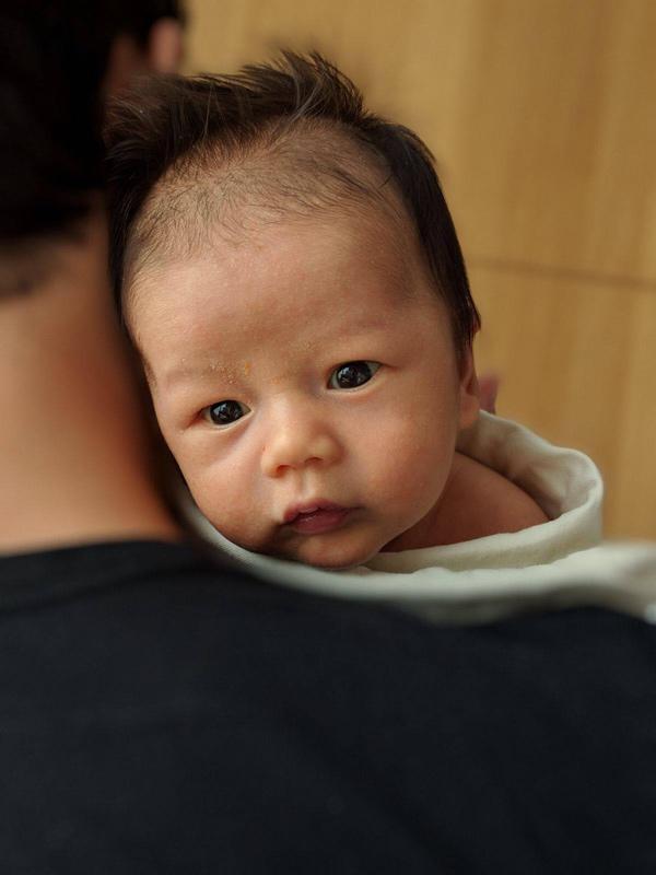 Sau sinh 2 tháng, nữ MC thốt lên: amp;#34;Tôi đã sai khi nghĩ cho con bú là chuyện đơn giản!amp;#34; - 4