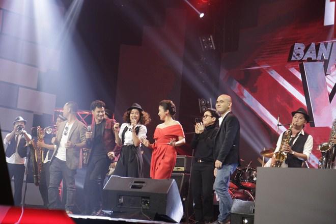 Phương Uyên: amp;#34;Mỹ Linh cũng chỉ nhờ chồng mà thôi” - 11