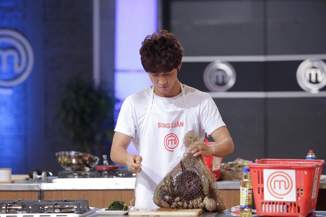 MasterChef VN: Chê đề bài phi lý, Lý Quý Khánh vẫn vượt rào an toàn - 3