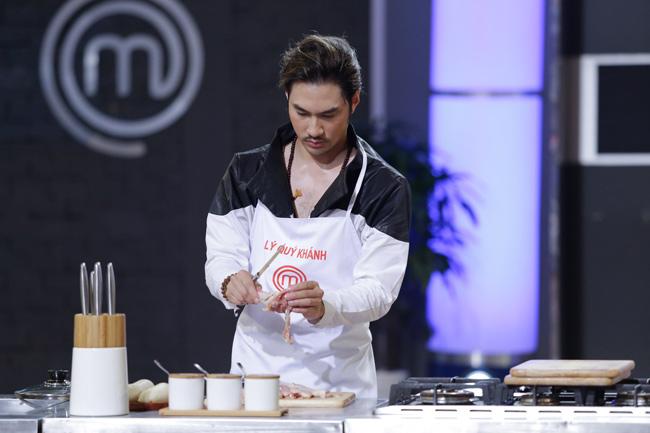 MasterChef VN: Chê đề bài phi lý, Lý Quý Khánh vẫn vượt rào an toàn - 7