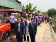 Tin tức - Tâm sự của cô dâu, chú rể trong màn ăn hỏi bằng máy cày độc đáo ở Hải Dương