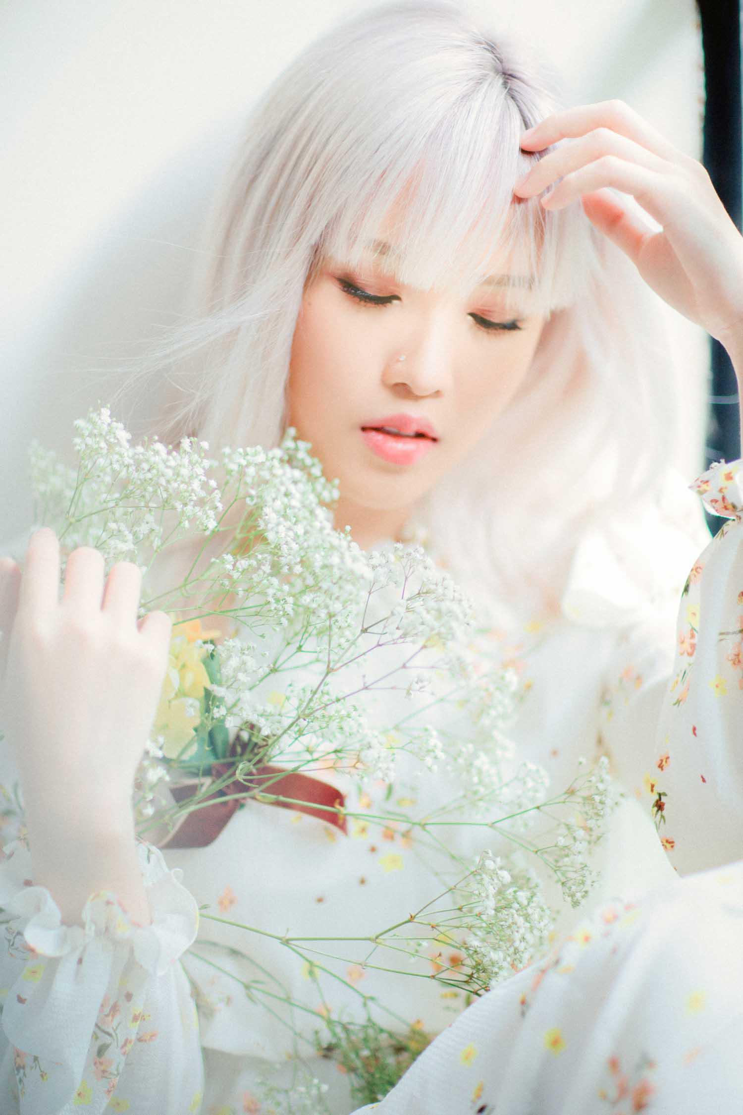 Thiều Bảo Trâm khoe hình ảnh nữ tính trong MV mới - 1