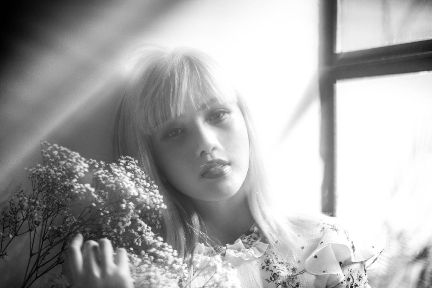 Thiều Bảo Trâm khoe hình ảnh nữ tính trong MV mới - 4