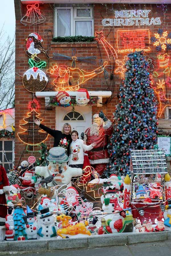 dua dai hang xom, gia dinh suot 16 nam “bien” nha thanh khu vui choi giang sinh tuyet dep - 2