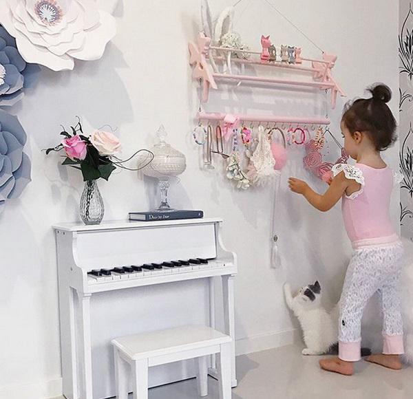 ngo ngang “lau dai mini” hon tram trieu sang chanh cua co be chua tron…3 tuoi - 15