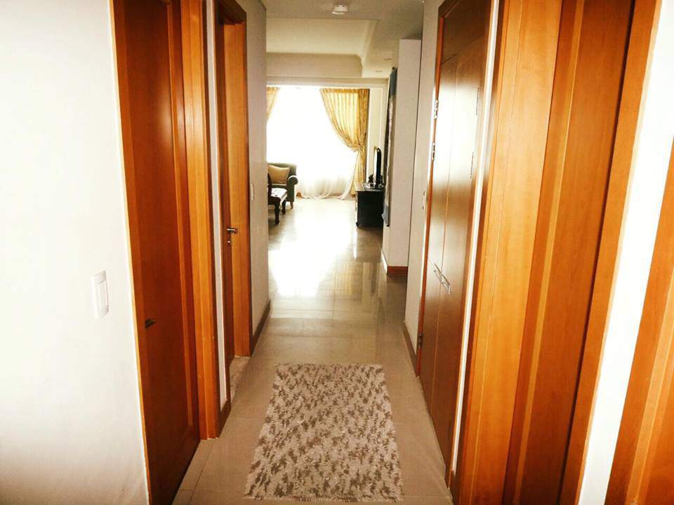 bat ngo voi noi that qua doi gian di trong can ho dat gia cua tai tu johnny tri nguyen - 2