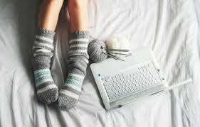 C&oacute; n&ecirc;n đi tất khi ngủ m&ugrave;a đ&ocirc;ng? - Sức khỏe