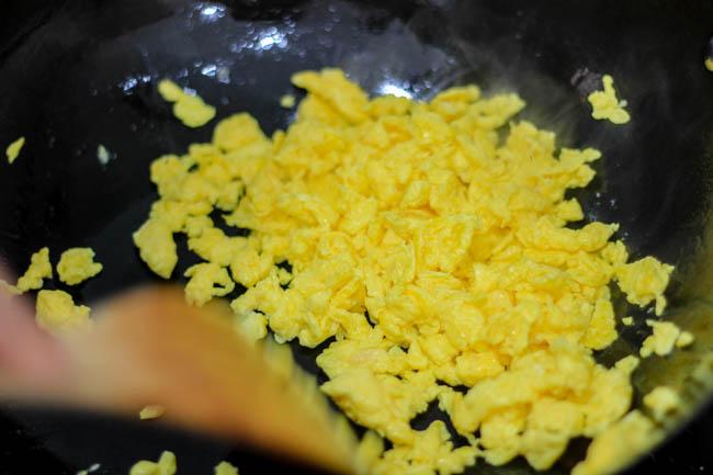 Cơm rang xì dầu thơm ngon, nóng hổi cho bữa sáng - 3