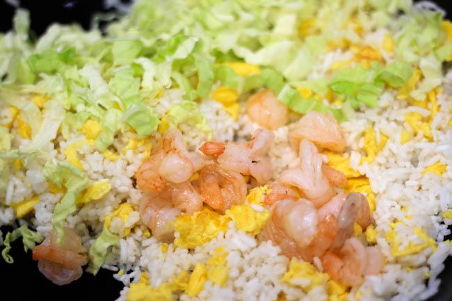 Cơm rang xì dầu thơm ngon, nóng hổi cho bữa sáng - 5