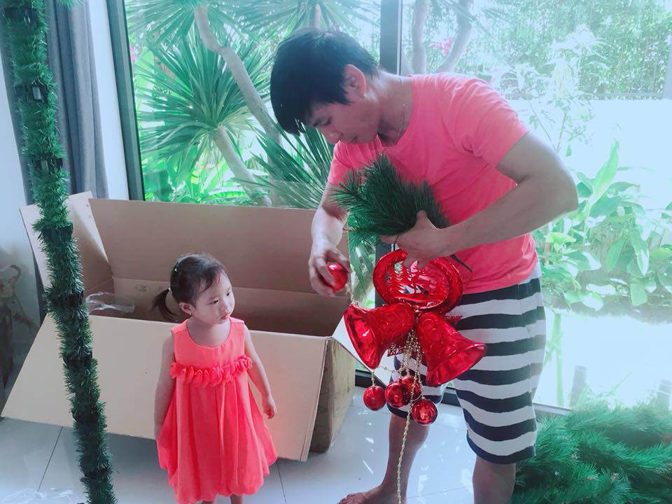 da mat ngam cay thong noel ruc ro nha ly hai minh ha do bon nhoc ti cung trang tri - 7