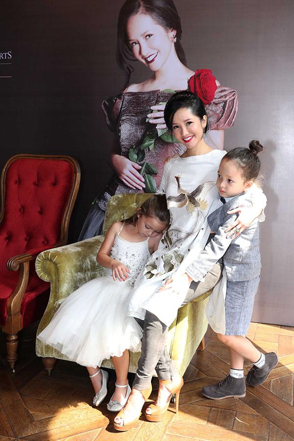 Hồng Nhung: amp;#34;Lần đầu tiên trong đời tôi bị ném đá vì chọn Vũ Cát Tườngamp;#34; - 5