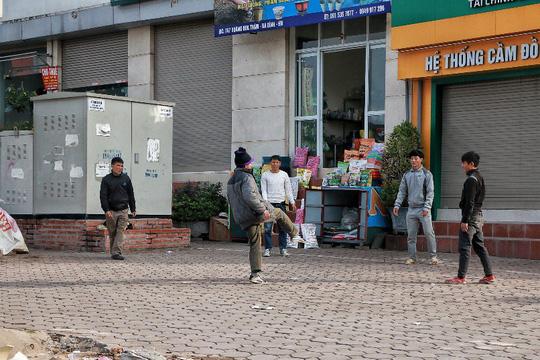 Ảnh: Người Hà Nội co ro trong ngày rét buốt nhất từ đầu mùa đông - 11