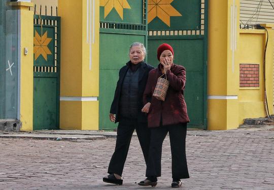 Ảnh: Người Hà Nội co ro trong ngày rét buốt nhất từ đầu mùa đông - 5