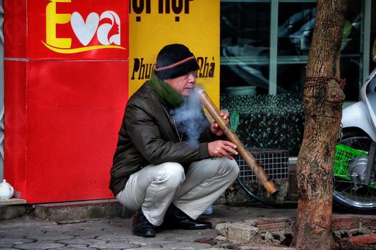 Ảnh: Người Hà Nội co ro trong ngày rét buốt nhất từ đầu mùa đông - 6