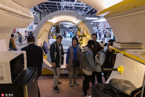 bat ngo voi "nha ong cong" chi 9,3m² day du tien nghi cho 2 nguoi o - 9