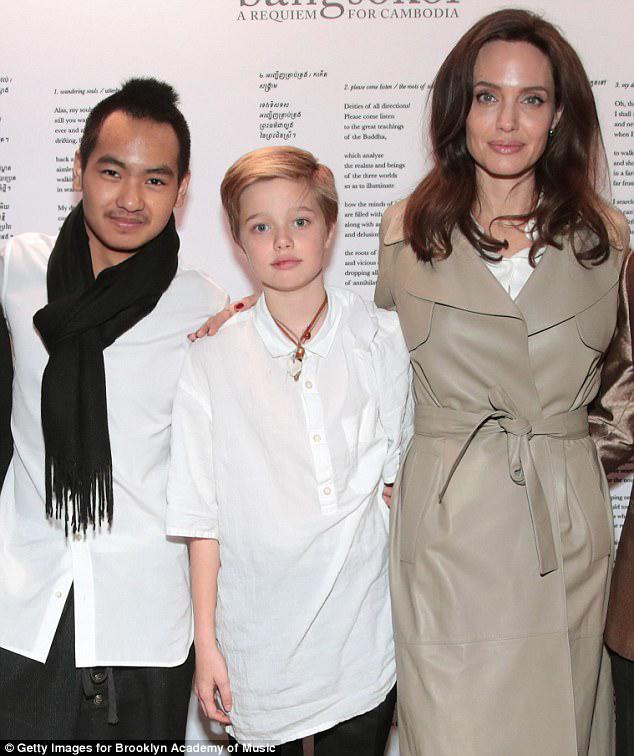 Angelina Jolie's first biological daughter appeared amp;#34;manlyamp;#34;  more handsome than you guys - 2